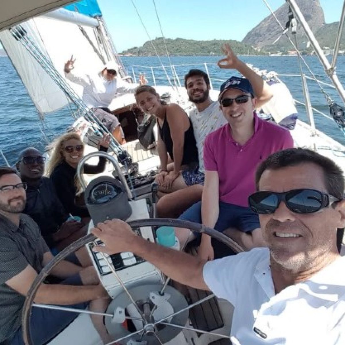 "Os anúncios online fizeram meu negócio decolar! Hoje meus passeios de barco estão sempre com lotação máxima, até durante a semana." — Fernando Gomes, passeios de barco – Rio de Janeiro